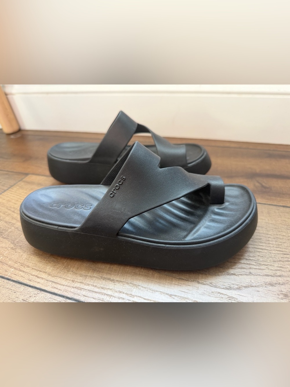 Crocs Black Getaway Platform Toe Loop Sandals Women’s Size 7